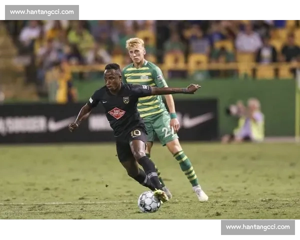 高清足球赛事直播APP下载指南畅享全球赛场精彩即时比分数据分析权威解说 - 副本 - 副本 (35) - 副本